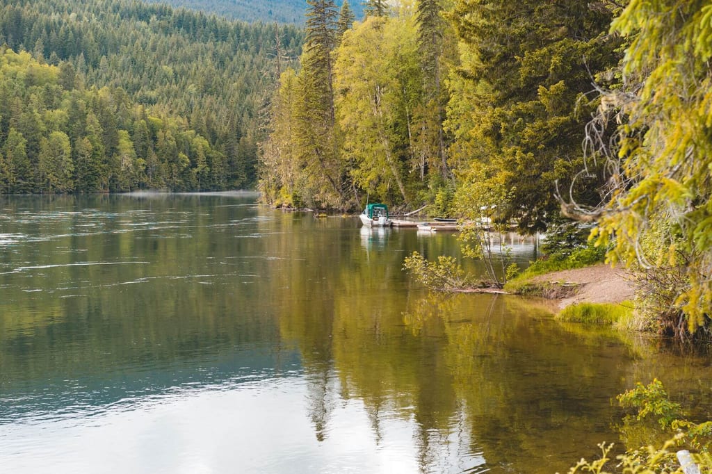 Ein Bootssteg am Clearwater Lake ist der Starpunkt für Kanutouren