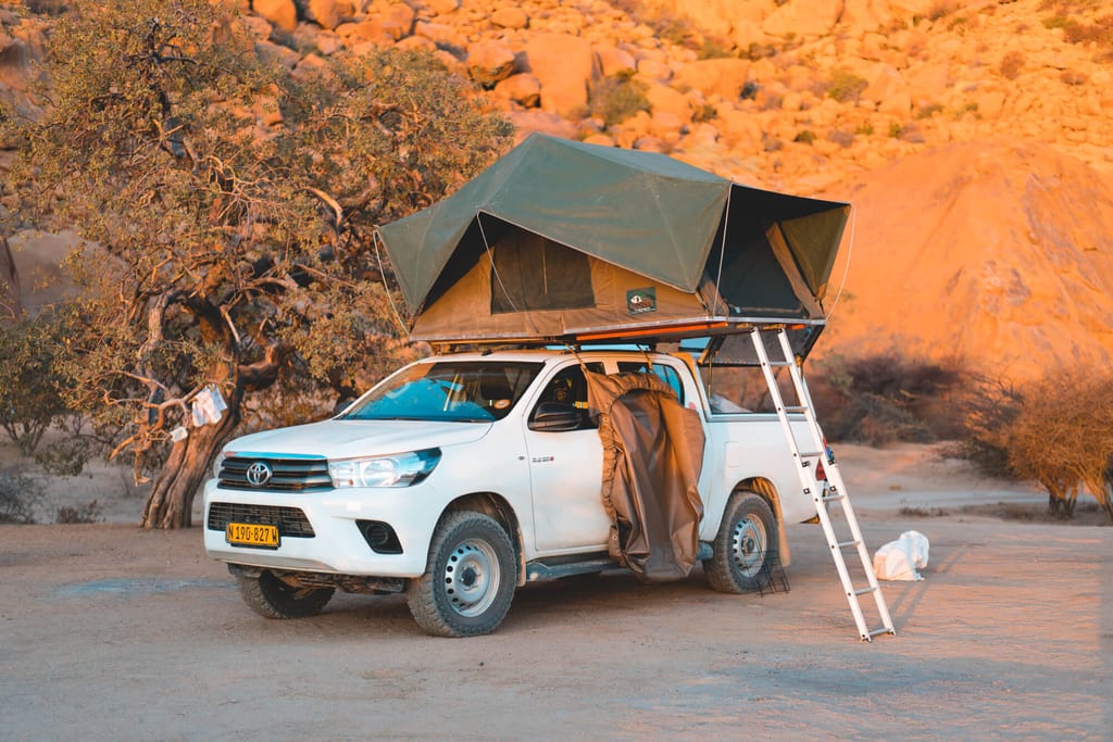Toyota Hilux mit Camping