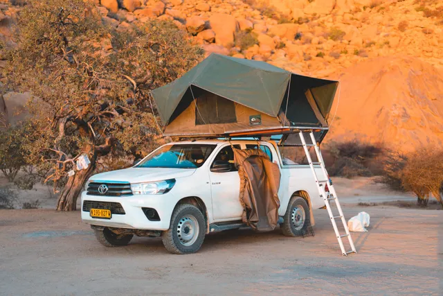 Toyota Hilux mit Camping