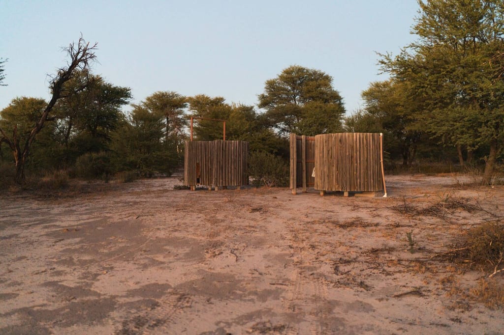 Rustikale Campsite im CKGR mit Dusche und Plumpsklo