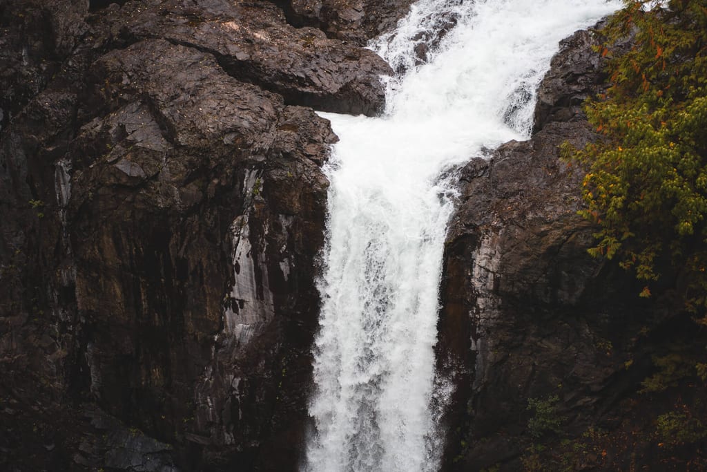Wasserfall im Provincial Park bei Campbell River