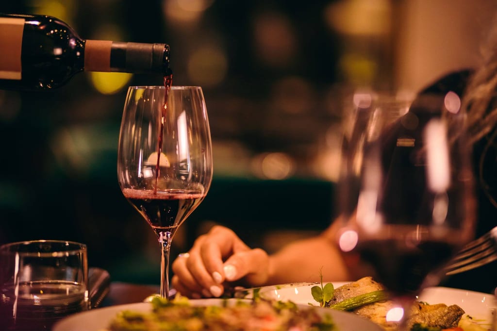 Fine Dining mit Blick auf Lagune und Natur – exklusiver Genuss im Serendipity Wilderness