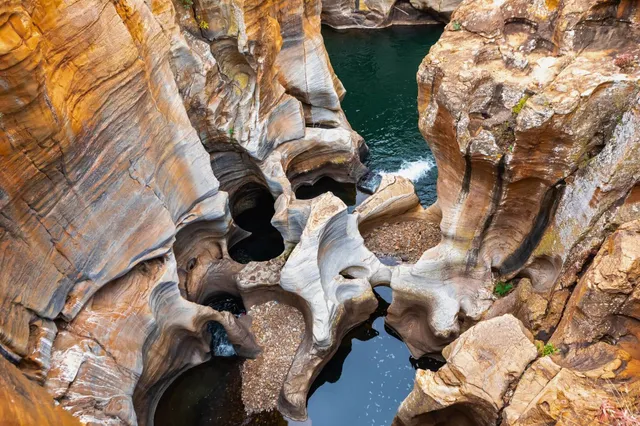 Die farbenfrohen Strudellöcher von Bourke’s Luck Potholes