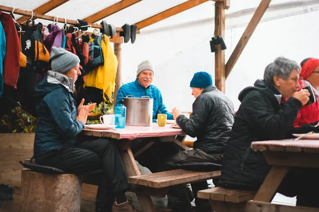 Essen im Orca Camp