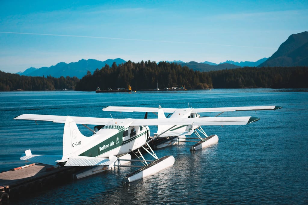 Wasserflugzeuge im Hafen von Tofino