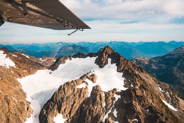 Schneebedeckte Gipfel auf Vancouver Island