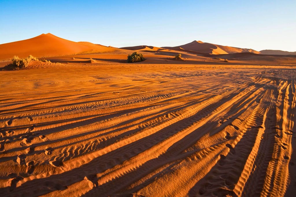 Die letzten Kilometer zum Sossusvlei führen durch Tiefsand und ist nur mit einem 4x4-Fahrzeug machbar