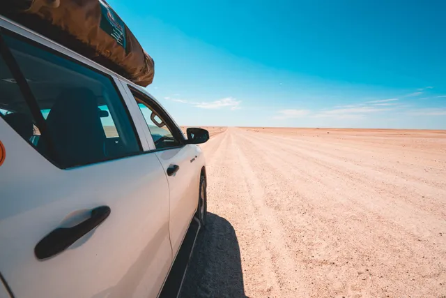 Als Selbstfahrer auf einer einsamen Piste in Namibia